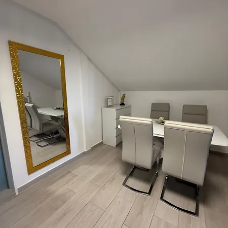 Apartament Golden Wave Vir