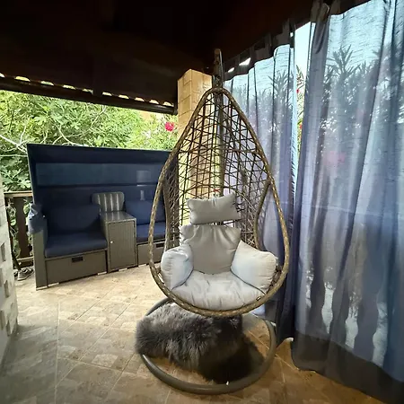 Golden Wave Apartment *