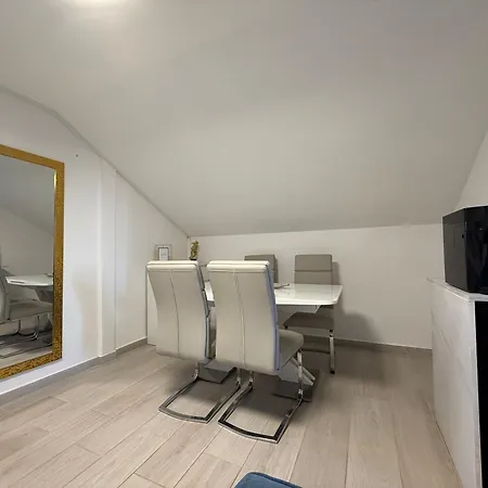 Apartament Golden Wave Vir